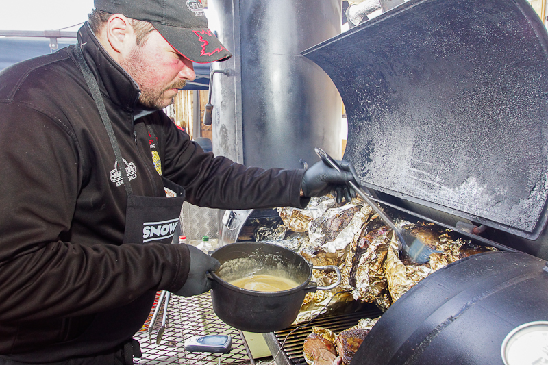 Grillen im Winter? Warum auch nicht! Bei "Snow and Beef" das Normalste auf der Welt